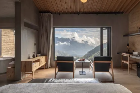 Stray Birds Hotel Отели в г. Сунян