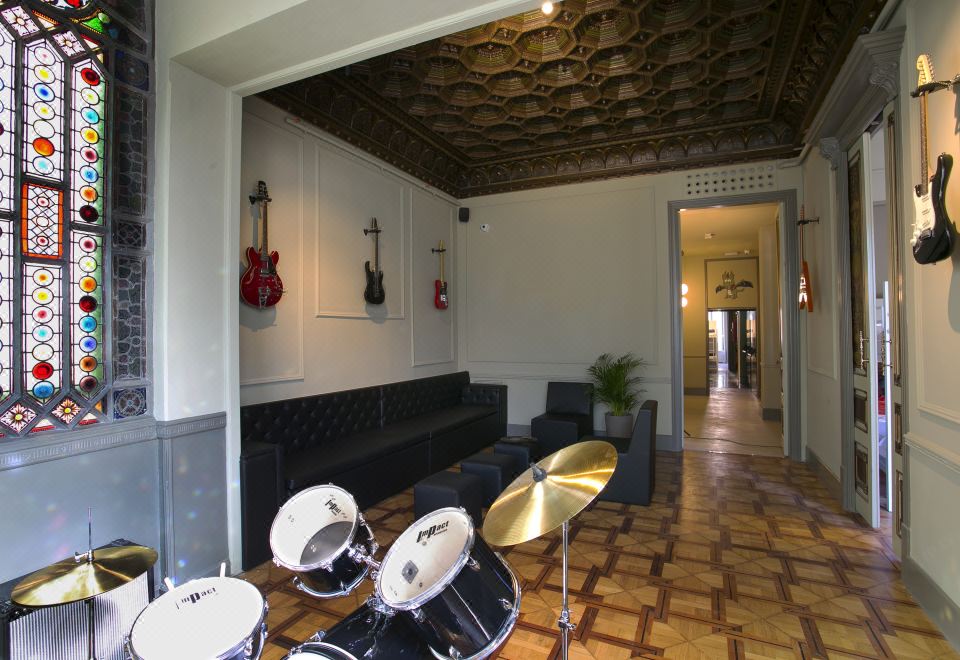 3. 산트 조르디 호..