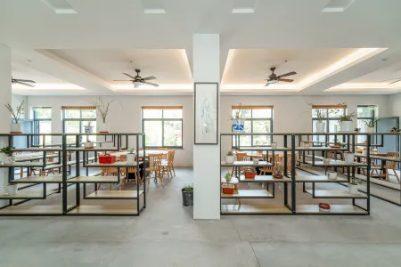 It's reported that you have a home stay on the rooftop