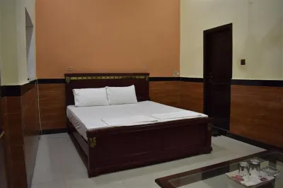 De Metro Guest House Hotels near Rai Bahadur Sardar Sujan Singh Garden