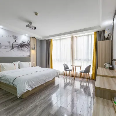 Century Business Hotel (Zuoling New Town) Hotels near Zuoling Railway Station