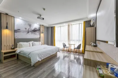 Century Business Hotel (Zuoling New Town) Hotel in zona Hankou Campus， China University of Geosciences