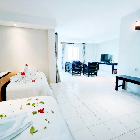 Mary Beach Hotel & Resort Отели рядом с достопримечательностью «Отрес-Бич»