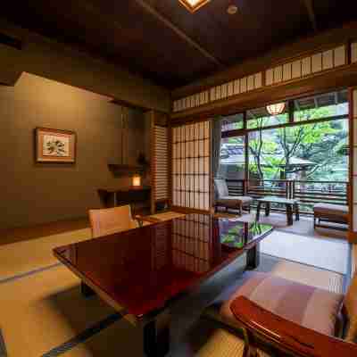 西村屋本館 Rooms