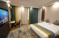 Dunhuang Xingzi Hotel (Shazhou Night Market)