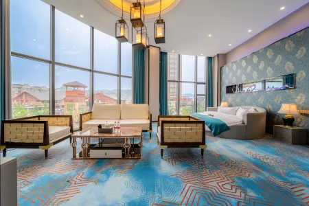 Yu'an Dongsheng Hotel (Yulong Moore City Branch) Отели рядом с достопримечательностью «Huajianchi·chunshang Hot Spring Theme Park»