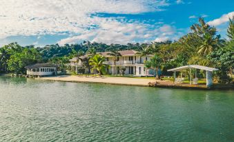 Tropicana Lagoon Apartments