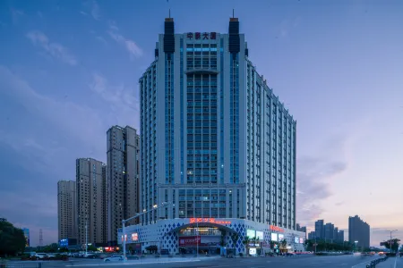 Burton Hotel (Xinyang High-speed Railway East Station) Отели рядом со станцией Xinyang East Railway Station