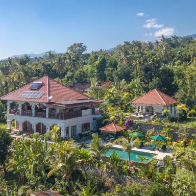 Villa Mata Hari Отели рядом с достопримечательностью «Водопад Алинг-Алинг»