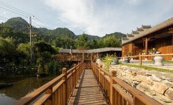 Floral Hotel·Yunshan Yue Homestay (Liuba Branch)