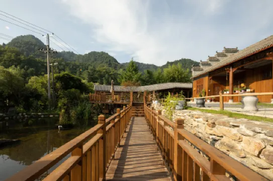 Floral Hotel·Yunshan Yue Hotel (Liuba Branch)