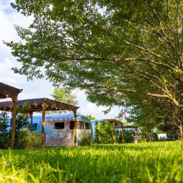 Bon Chill Glamping By Cosmos Otium Отели рядом с достопримечательностью «Горячий источник Сымэн»