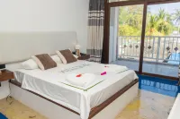Heron Beach & Spa - balcony