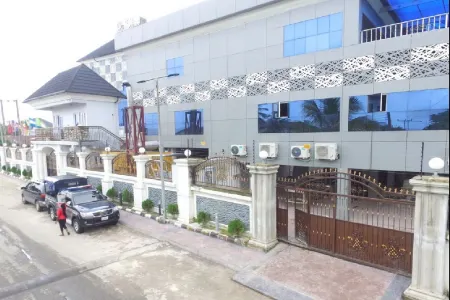 Ugwis Hotel and Suites