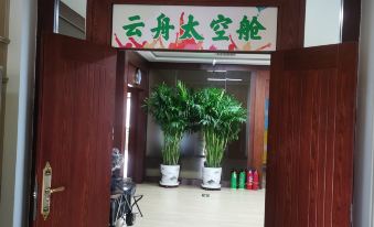 Yunzhou Space Capsule Youth Hostel
