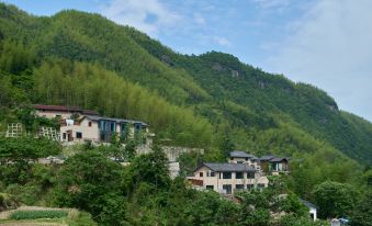 Quzhou Rixi Mountain Middle Homestay