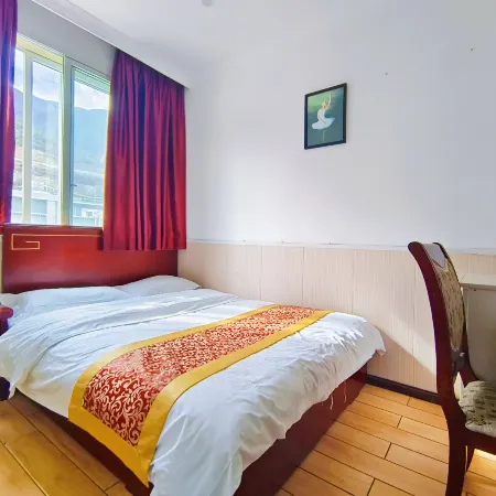 Kangding Herun Business Hotel