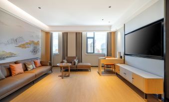 Translated into Longze Huili Hotel International