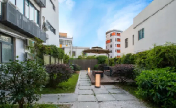 H' Life Hotel (Shenzhen Nanshan Metro Station) Hotel berhampiran Fengsun Wugong Ancestral Temple