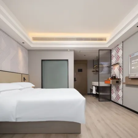 Borrman Hotel (Dongfang Cultural Plaza Railway Station)