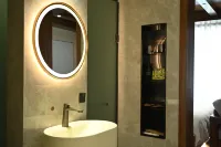 Zanya Shihua Yayuan Light Luxury Homestay (Shangri-La Bus Station Branch)