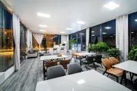 North Latitude 43° Homestay - bar