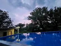 Xike Homestay (Donglinsi Branch) - Pools