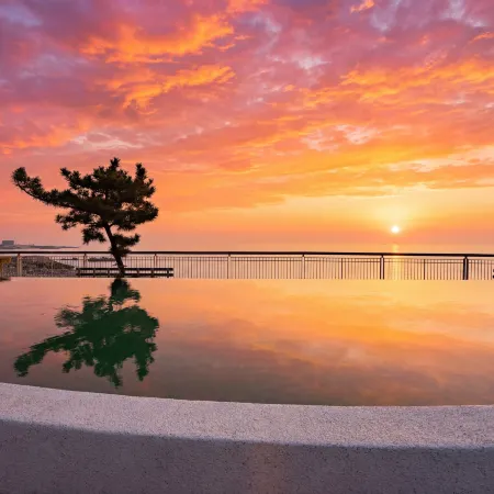 Sanmengji Beachside Pool Resort Homestay