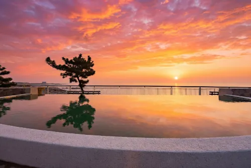 Sanmengji Beachside Pool Resort Homestay