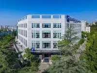 HolidayInn Express KUNMING HORTI-EXPO GARDEN Hotels near Jindian Scenic Area