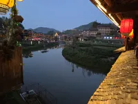 Jing Xi Qiao Hotei - Bergblick
