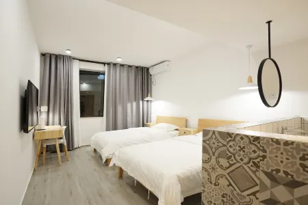 Travel of Swan Hostelling International (Wulingyuan Forest Park Logo Store)
