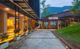 SIXX Hotel (Zhangjiajie National Forest Park)
