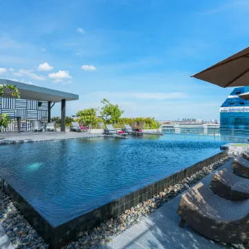 De Botan Srinagarindra Отели рядом с достопримечательностью «Торговый центр Seacon Square»
