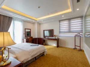 THE SHINE HOTEL