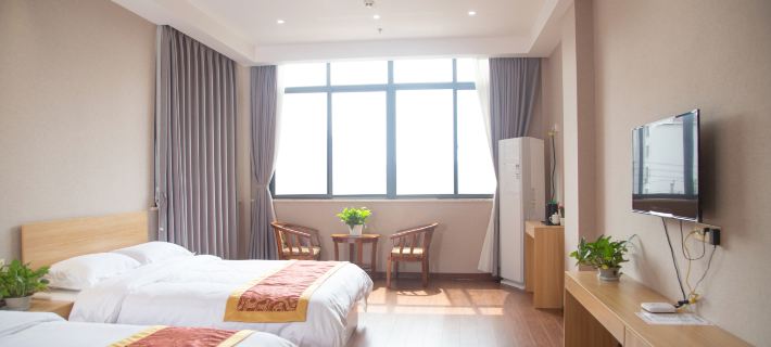 Xinganzhangwei Business Hotel Hotel di Xingan County