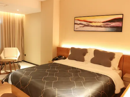 Yicheng Hotel (Maoming China First Beach) Отели рядом с достопримечательностью «Shuidong Bay»