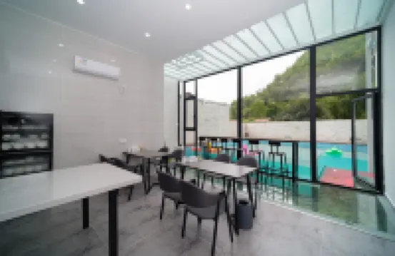 E CHI HOMESTAY