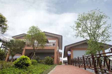 Floral Hotel·yueseyazhu B & B hotel in Chongqing Отели рядом с достопримечательностью «Chongqing Vocational College of Art and Engineering»