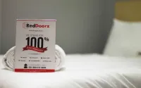 RedDoorz Plus near DC Mall Batam Hoteles en Lubuk Baja
