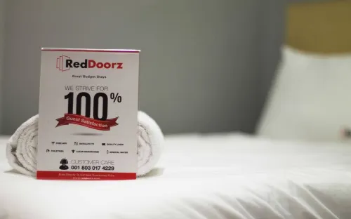 RedDoorz Plus Near Trisakti University - Pensions