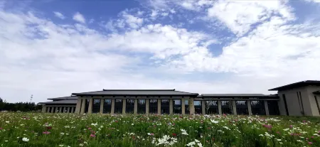 Dunhuang International Hotel Отели рядом с достопримечательностью «The Western Thousands Buddha Grottoes»