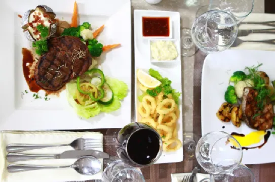 Dohera Hotel Отели рядом с достопримечательностью «Mandani Bay»