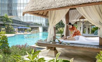 The Ritz-Carlton Jakarta, Mega Kuningan