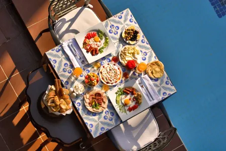 Alp Pasa Hotel - Special Class Отели рядом с достопримечательностью «Музей игрушек Анталии»