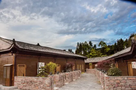 Enshi Panshan Yunyin Homestay Отели рядом с достопримечательностью «Enshi Suobuya Stone Forest Scenic Area»