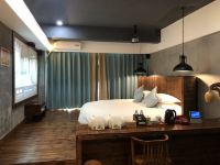归园田侨舍智慧酒店(文昌中学店) - 繁花似锦鸟笼影院房