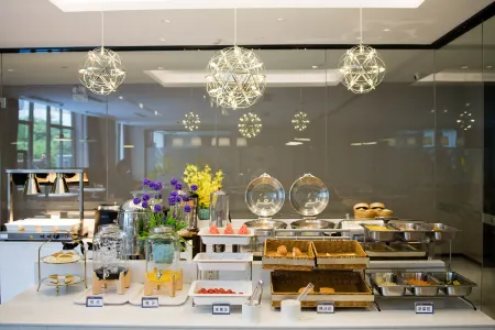 7 Days Premium Flagship Store (Shenzhen Science and Technology Park Gaoxin Garden Subway Station) Отели рядом с достопримечательностью «Shenzhen University Stadium»