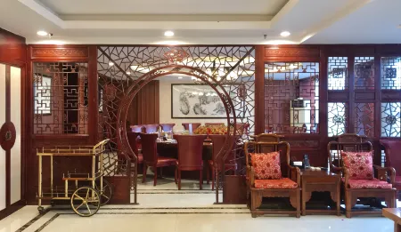 Holiday International Hotel Отели рядом с достопримечательностью «Tiancheng Qixia Scenic Spot»