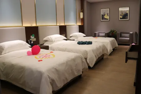 Xinyue Chain Hotel (Pingliang No. 1 High School) Отели рядом с достопримечательностью «Longyin Temple»